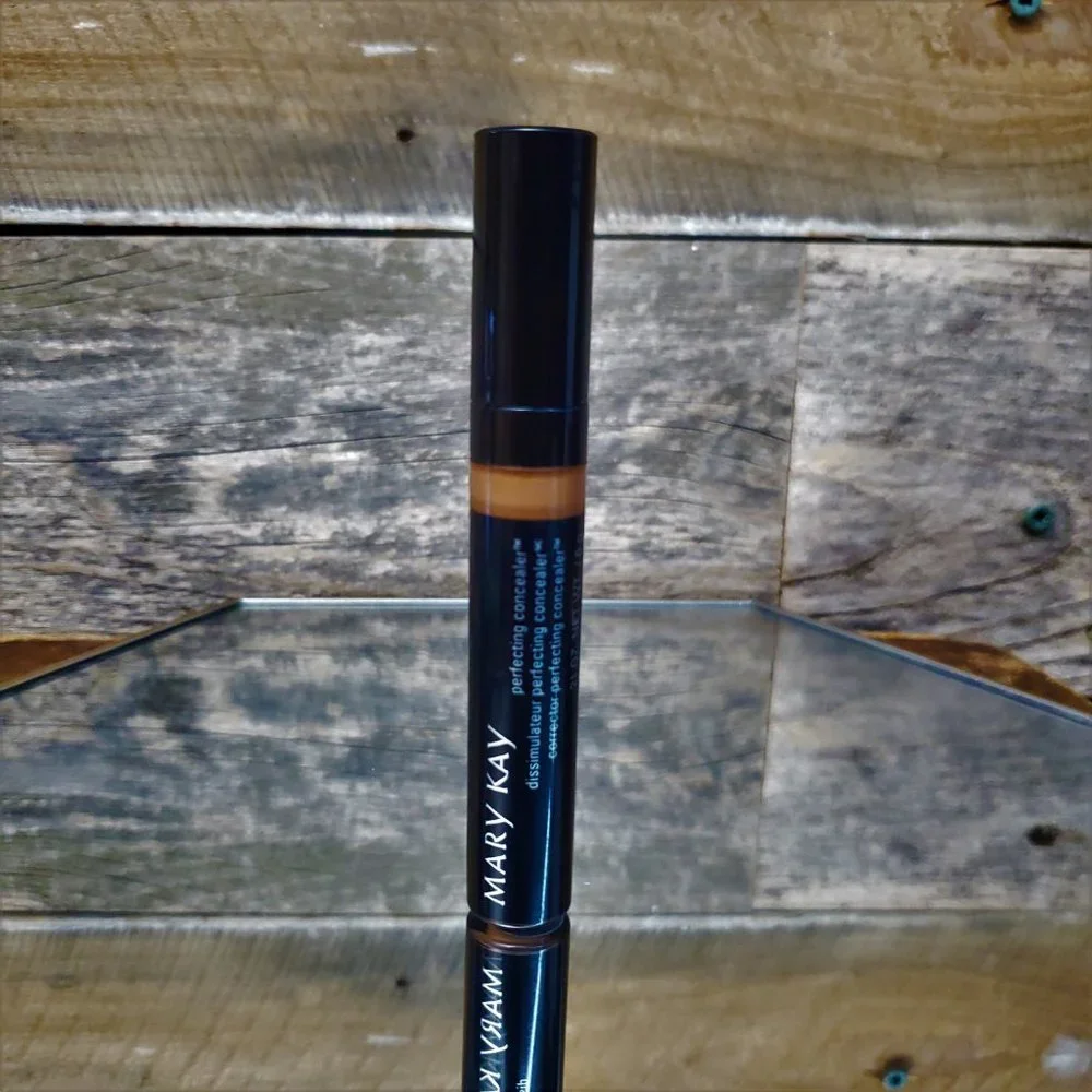 DISCONTINUED! Deep Bronze - Mary Kay Perfecting Concealer
